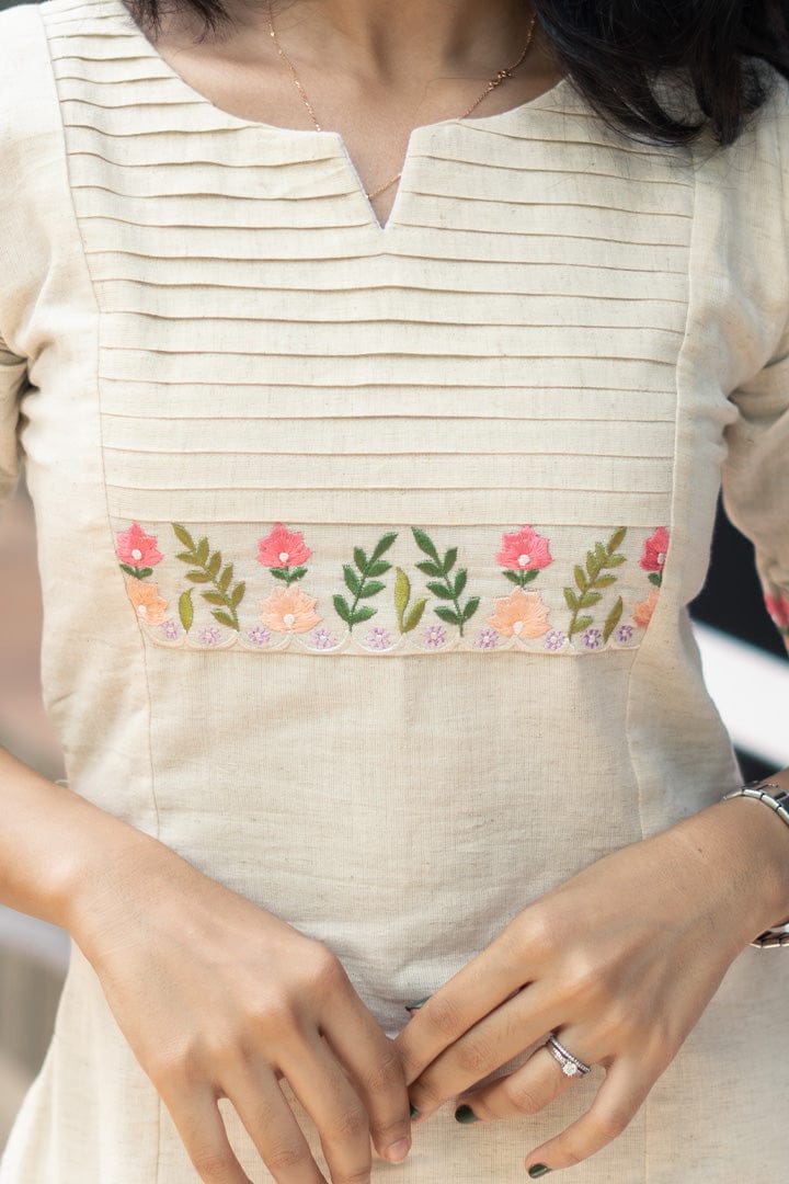 Elegant Off-White Kurta Set with Floral Embroidery